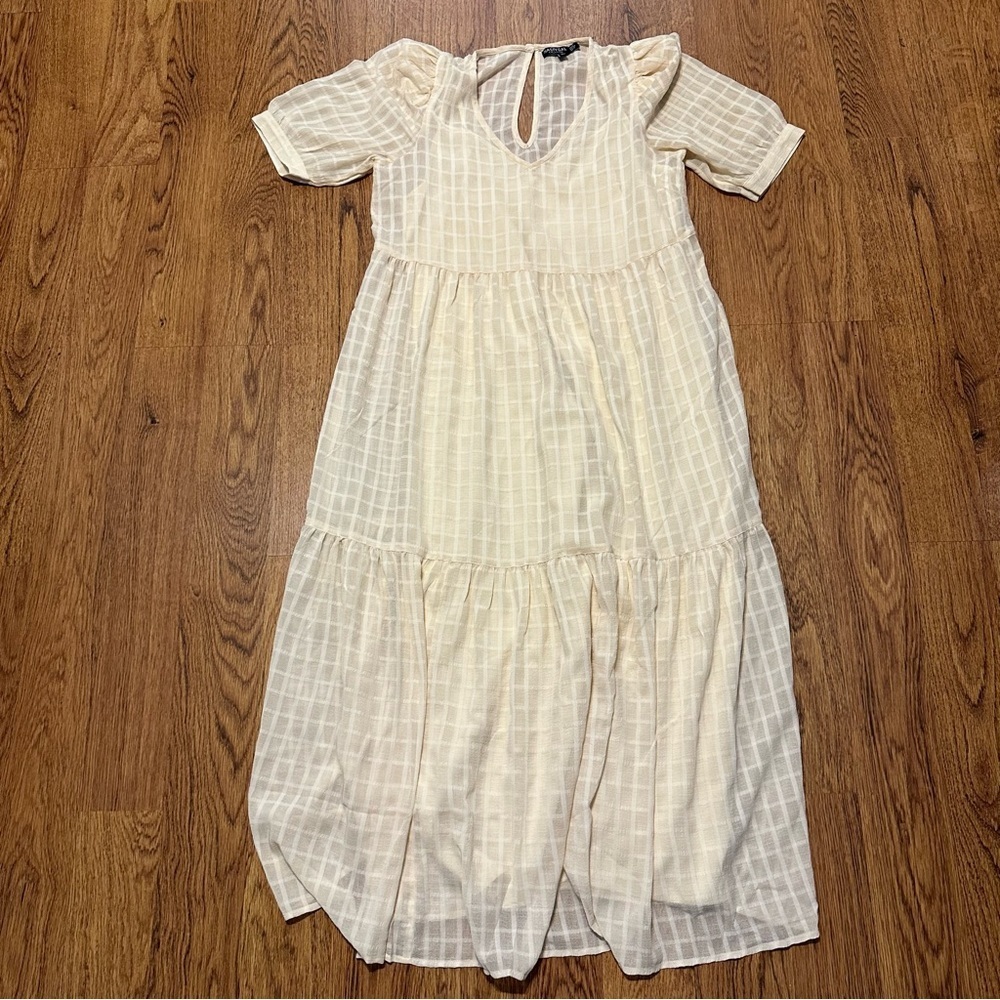Nasty Gal Cream Short sleeve lined pleated plaid print tiered maxi dress size 8